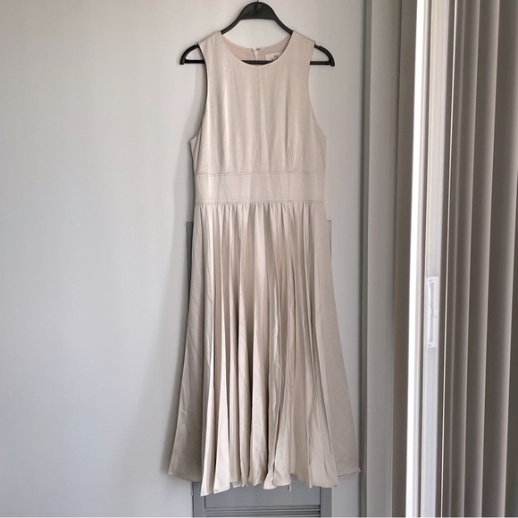 Banana Republic Dresses & Skirts - BANANA REPUBLIC BR Soft Cream Dress